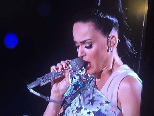 nintendon-katy-perry-wii-strap