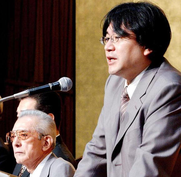 Yamauchi come misura precauzionale seguì i primi passi del nuovo presidente rimanendo per tre anni nel CDA